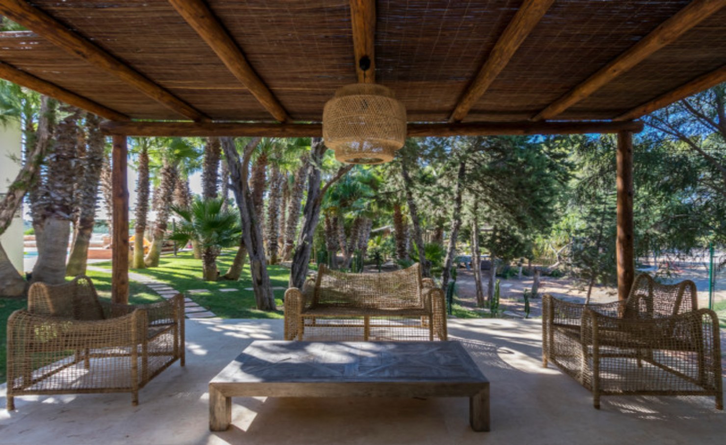 Covered garden lounge